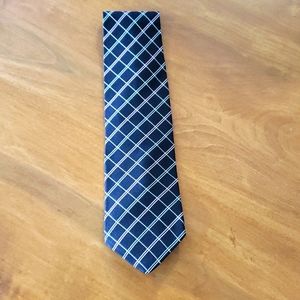 Nautica 100% silk necktie. Black/Pink/White